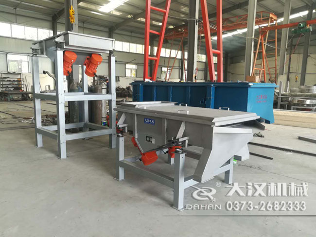 直線振動(dòng)篩分機(jī) 直線振動(dòng)篩分機(jī)